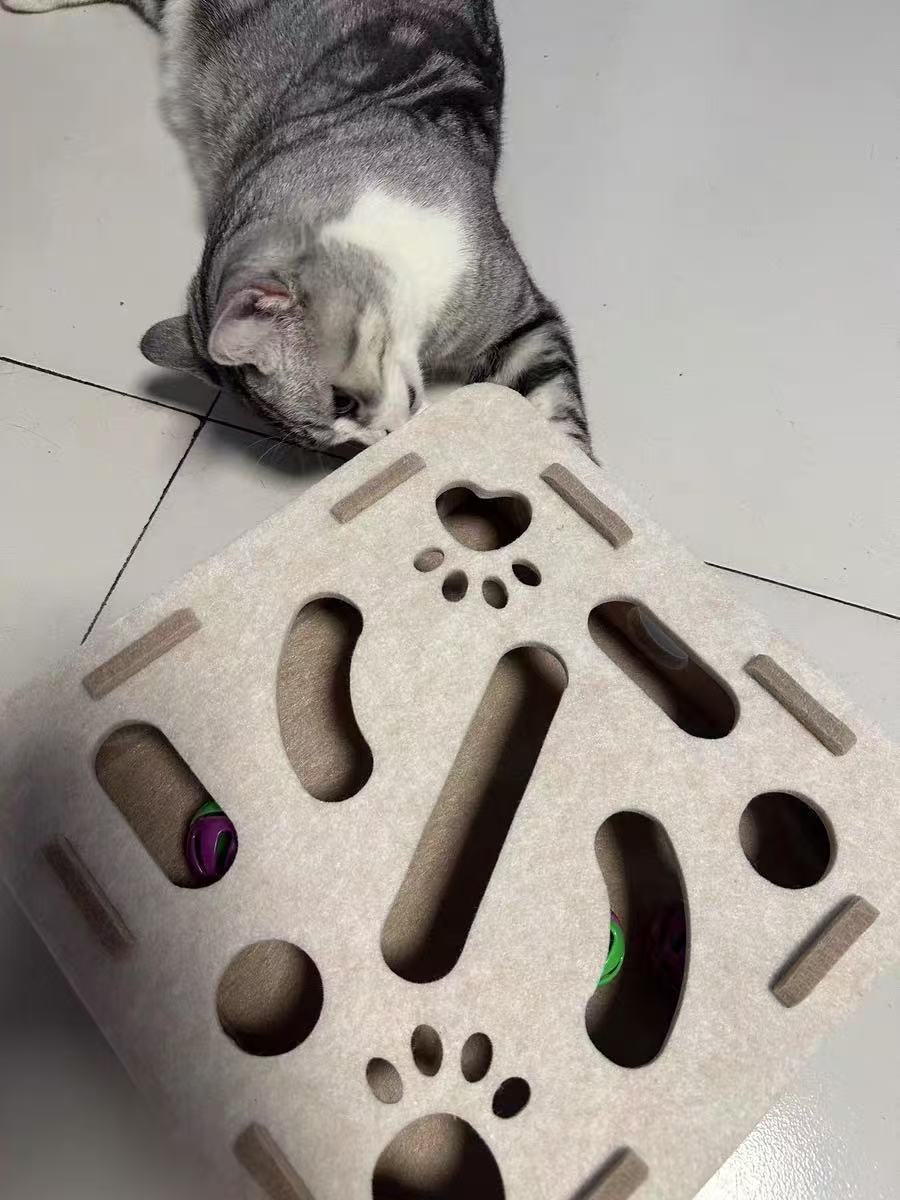 Interactive Cat Maze Toy with Bell Ball – Puzzle Box for Mental Stimulation & Self-Play